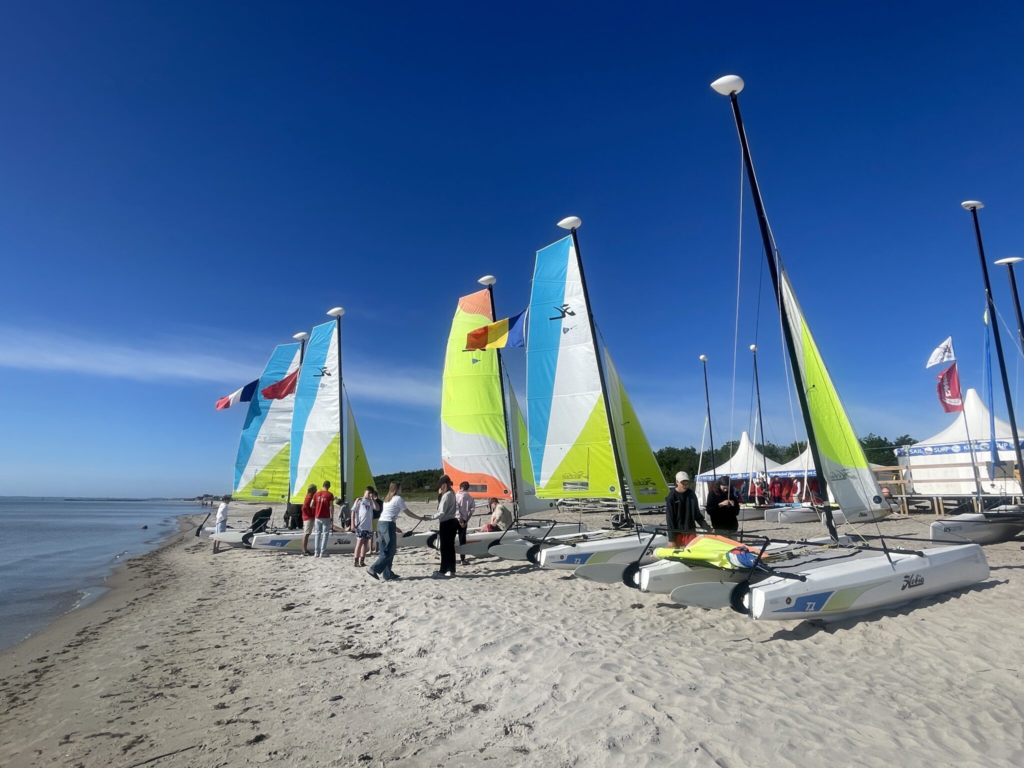 Innerhalb der Wassersportwoche im Ausland werden auf leichte Weise Sprachkenntnisse verbessert.