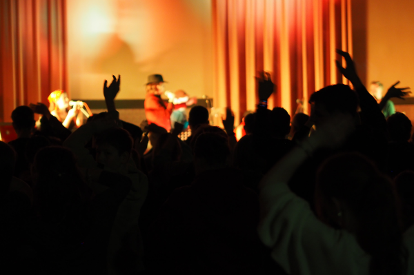 Publikum in der Aula erlebt Musik und Gemeinschaft an der BEST-Sabel Oberschule