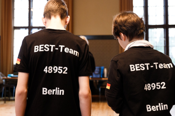 BEST-OWLS Team der BEST-Sabel Oberschule beim VEX IQ Robotik Wettbewerb 2026
